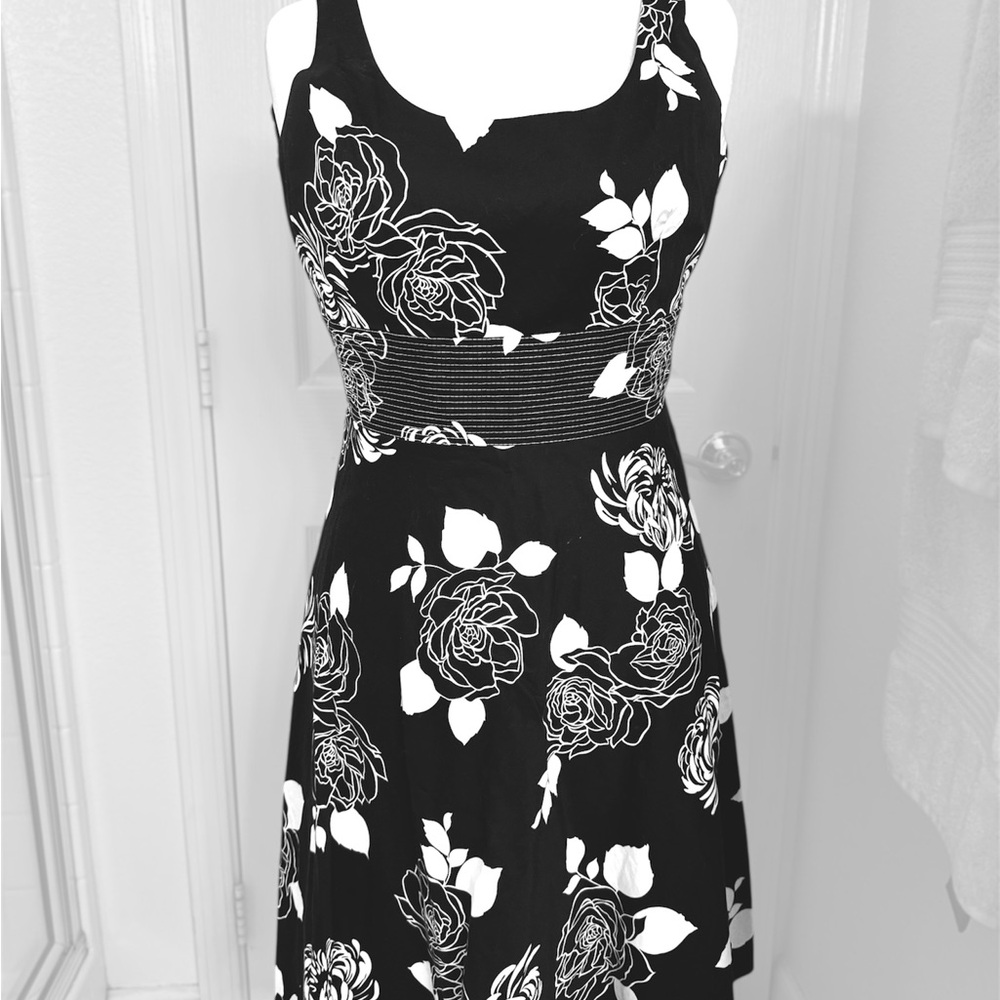 Donna Ricco Black and Cream, Fitted Elegant Dress - Picture 2 of 8